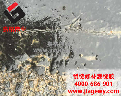 道路灌縫膠與路面的陪伴詮釋著(zhù)更長(cháng)情的堅守