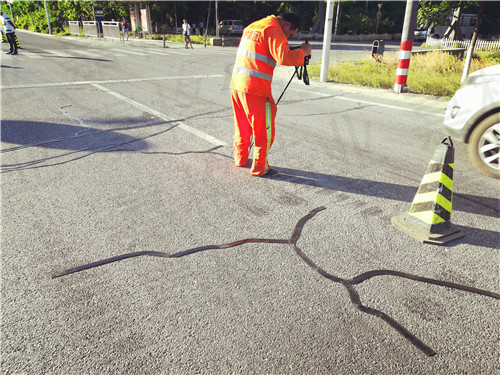 嘉格瀝青路面裂縫貼讓道路養護更節省