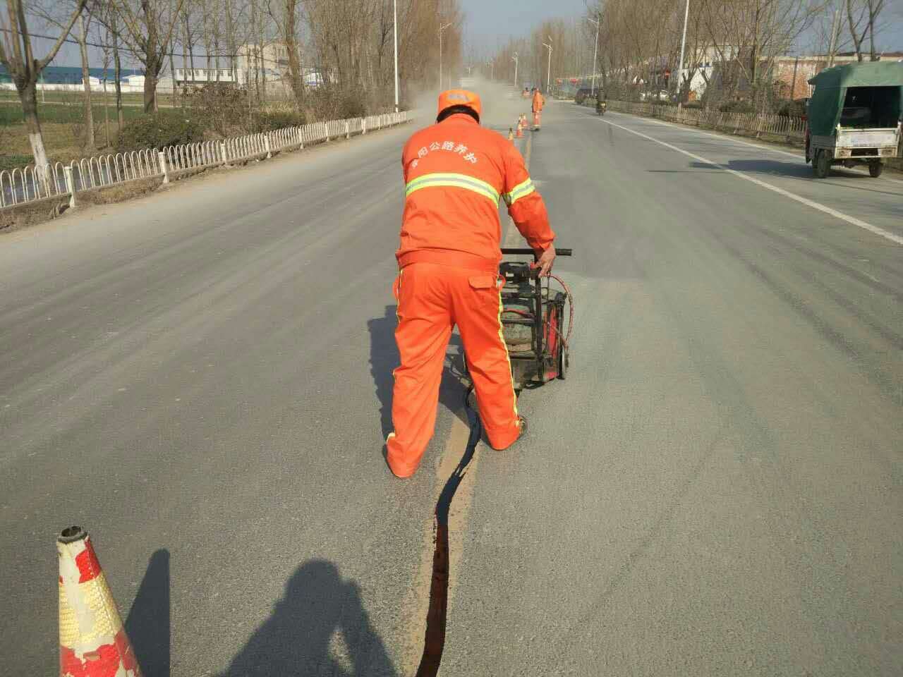 嘉格路面灌縫膠是成功修補道路裂縫的產(chǎn)品