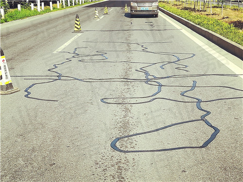 嘉格瀝青公路貼縫帶你的道路養護入門(mén)之選